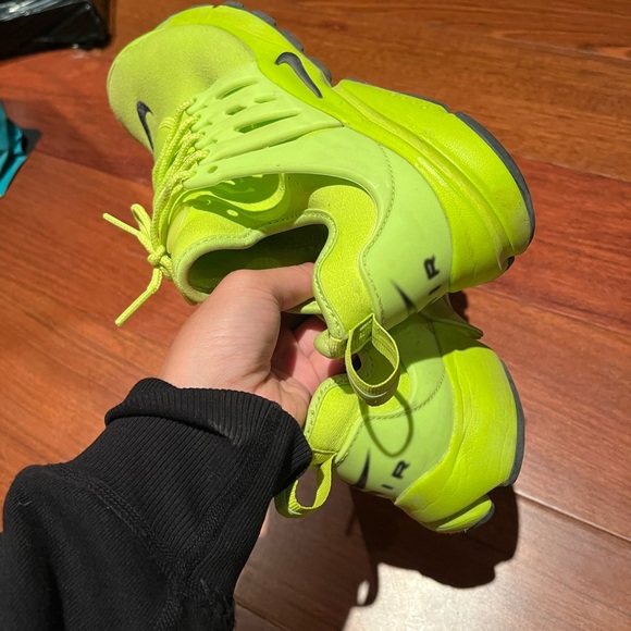 Nike Neon green sneaker - Picture 2 of 8